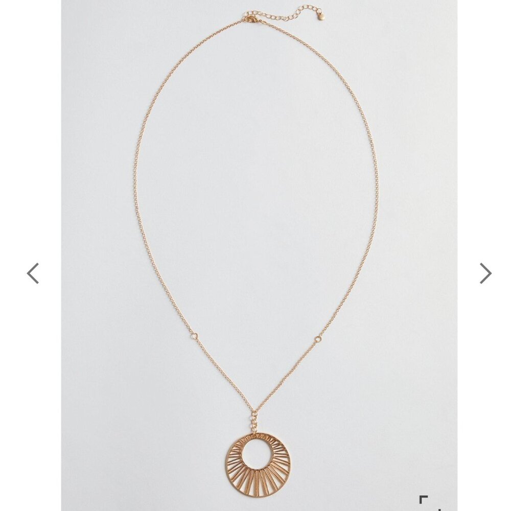 TORRID Circle Filigree Pendant Gold Necklace Lightweight NEW